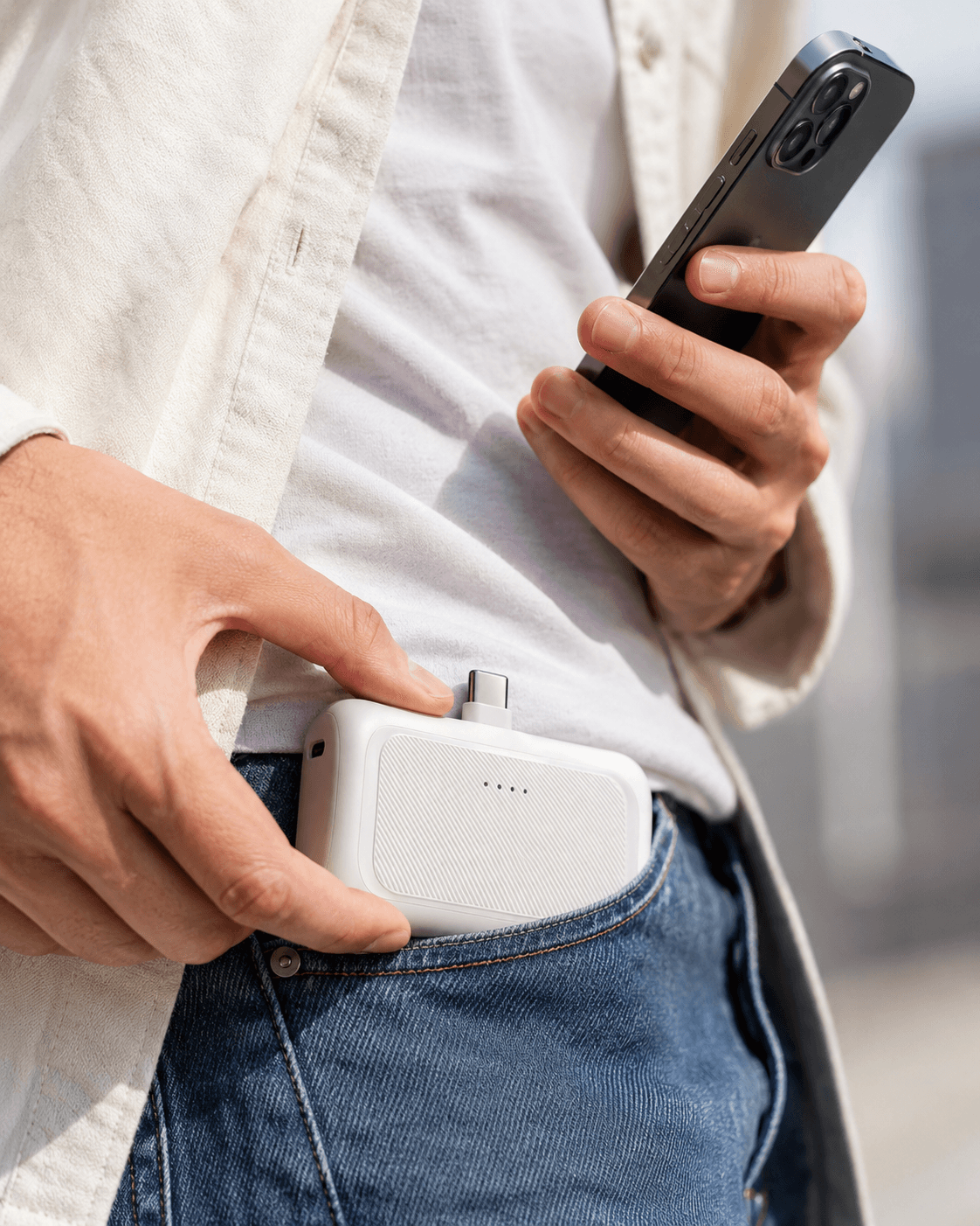Kompaktowy mini powerbank mieszczący się w kieszeni