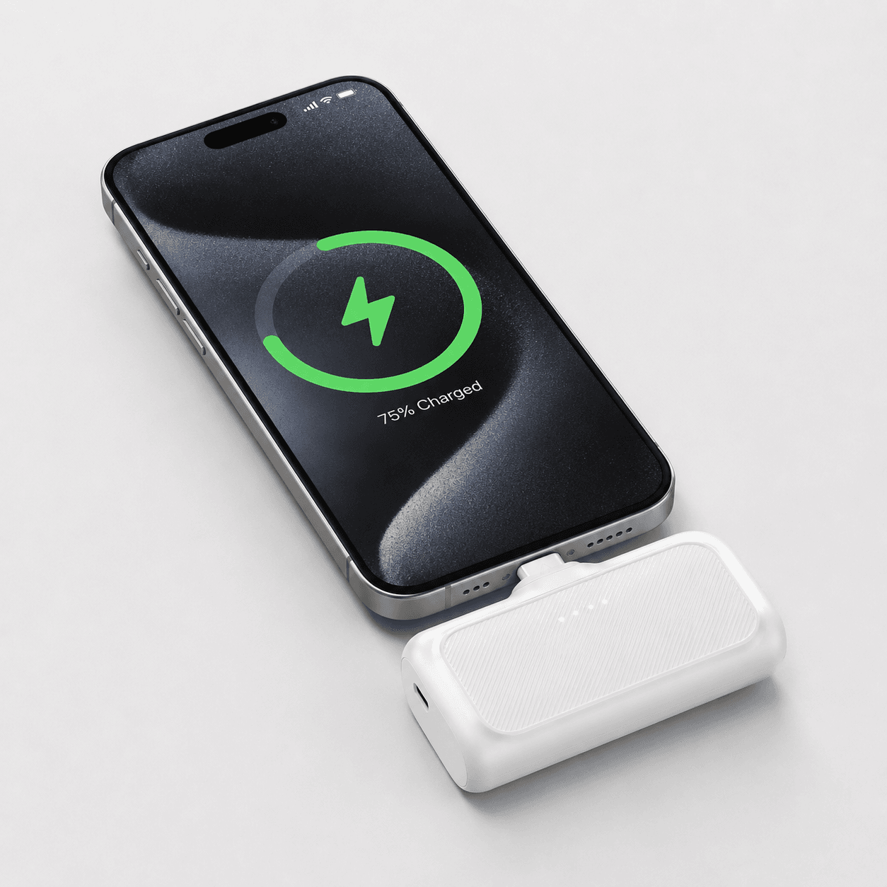 Mini powerbank USB-C podłączony bezpośrednio do telefonu